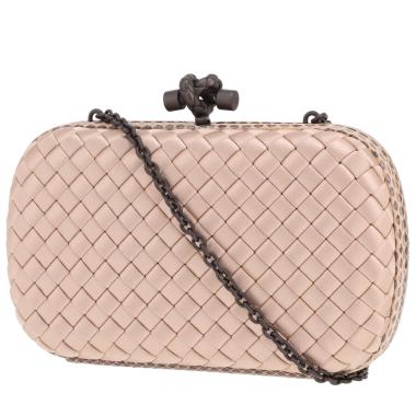 Bolso de mano «Knot» de Bottega Veneta, de satén y piel de serpiente beige