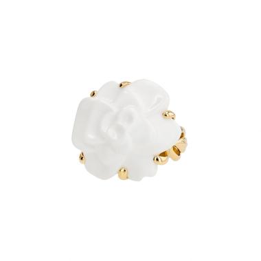 Chanel Camelia ring, medium size, in yellow gold and agate