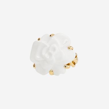 Bague Chanel Camelia moyen modèle en or jaune et agate