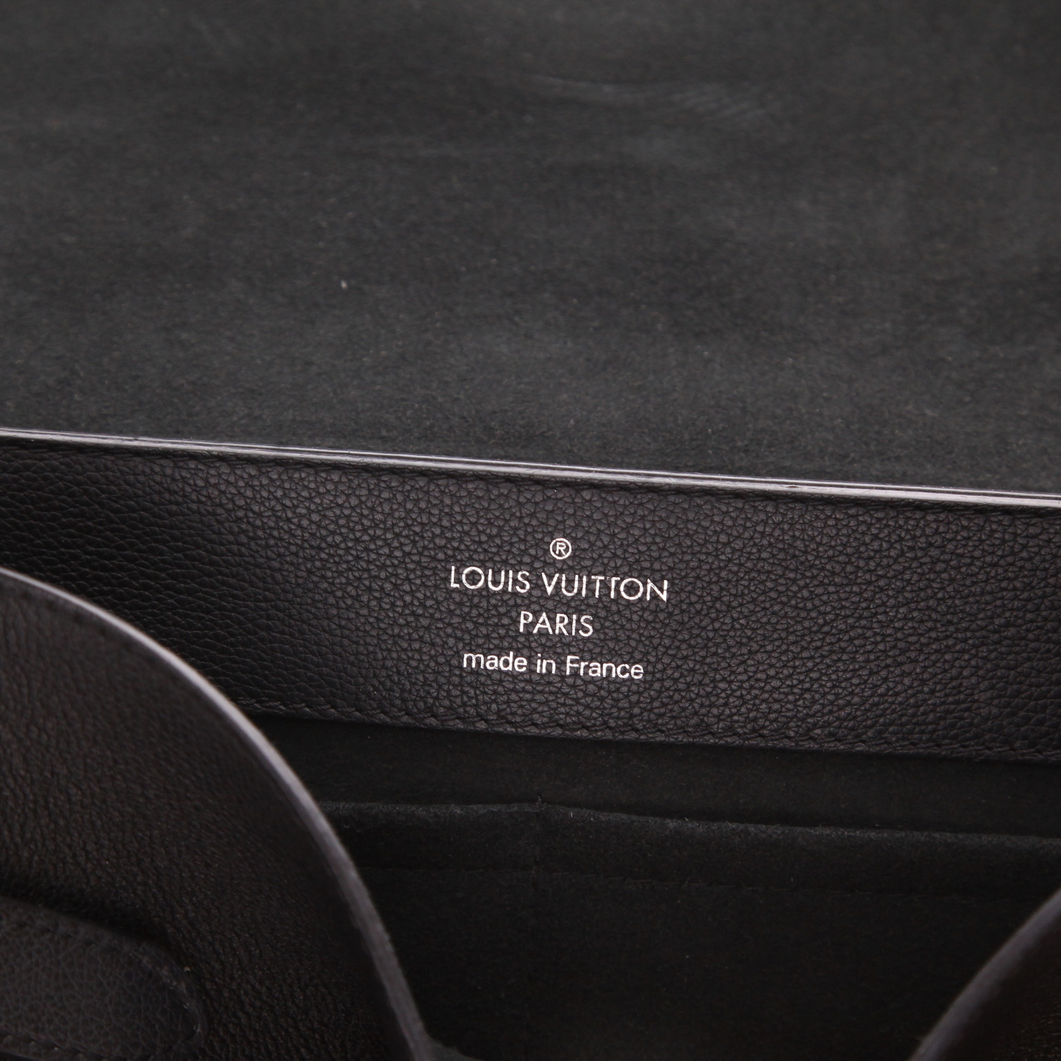 Sac à main Louis Vuitton  Lockme en cuir noir - Detail D2