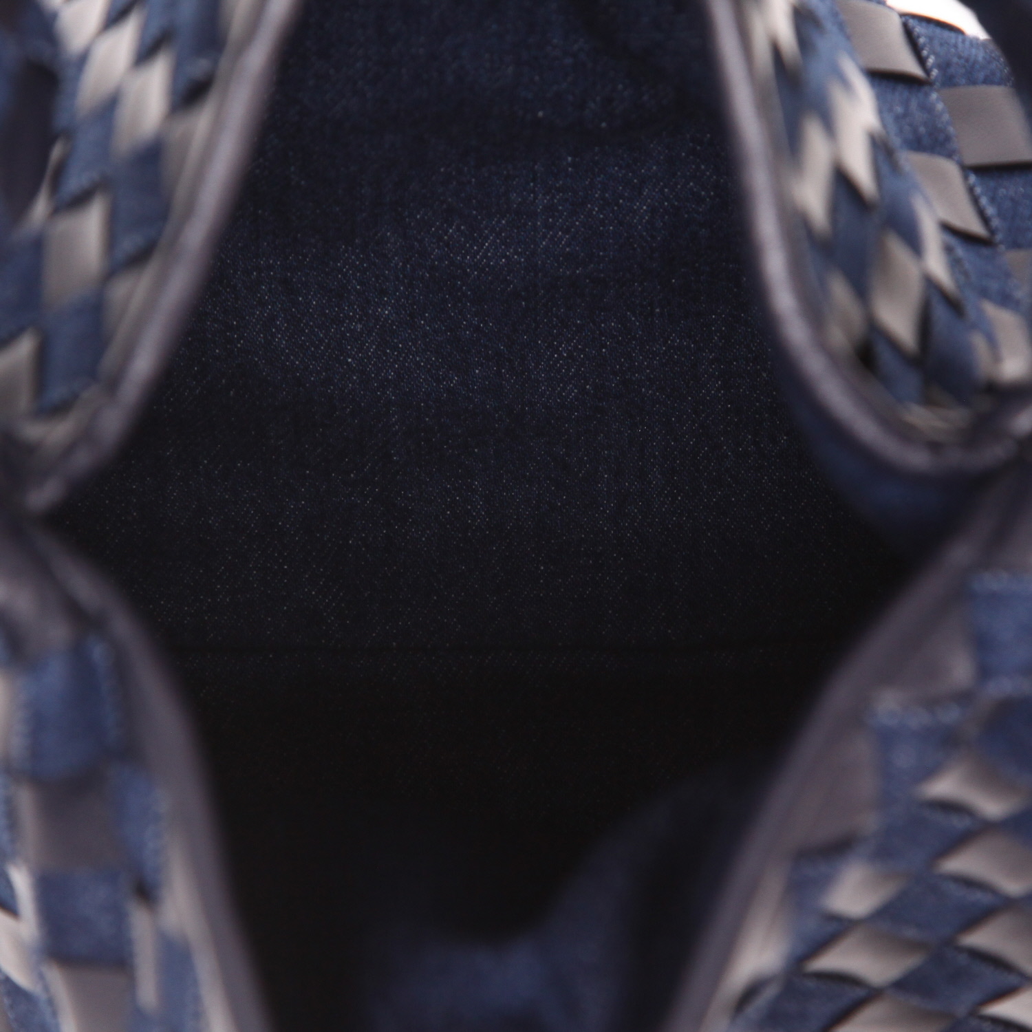 Sac à main Bottega Veneta  Hobo en toile denim bleue et cuir intrecciato bleu-marine - Detail D3