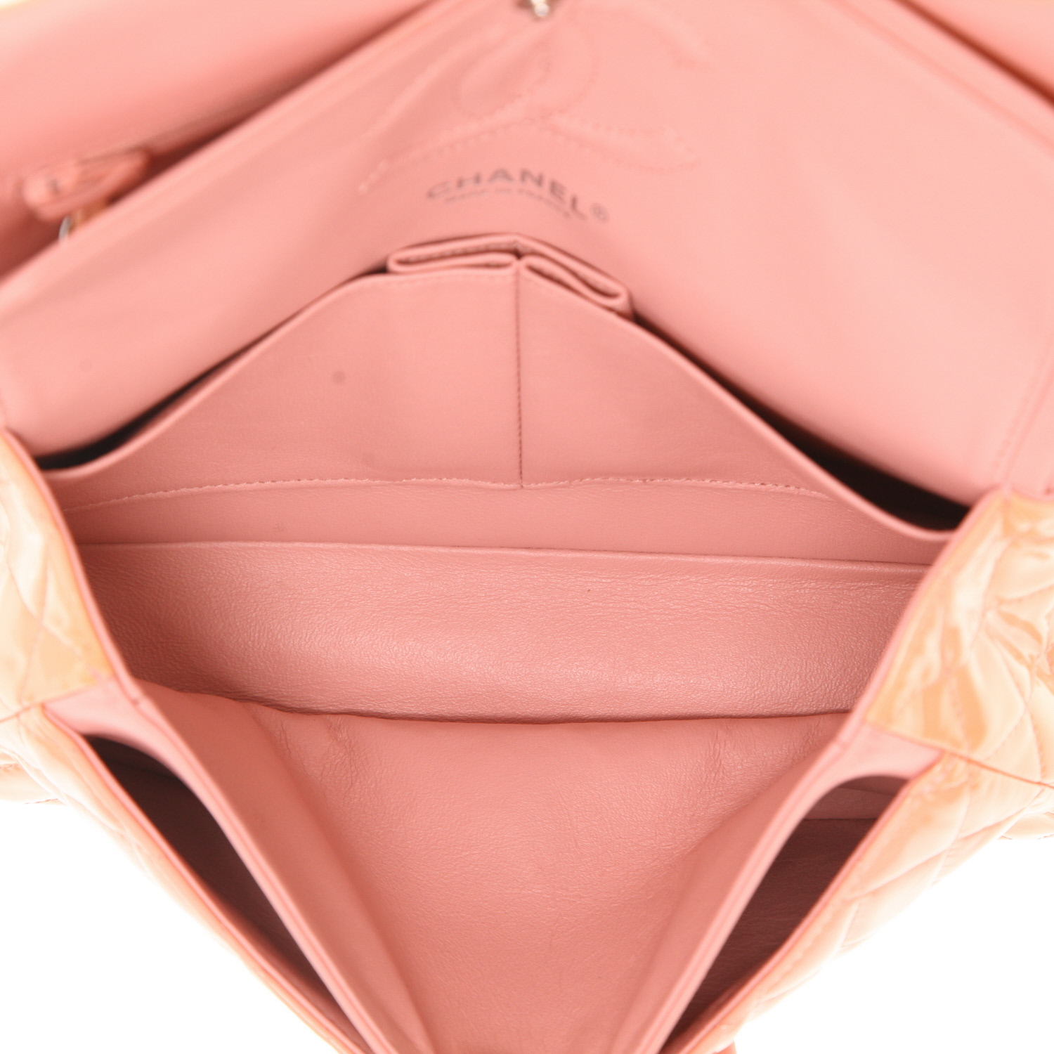 Chanel ‘Timeless Classic’ handbag in pink quilted patent leather - Detail D3