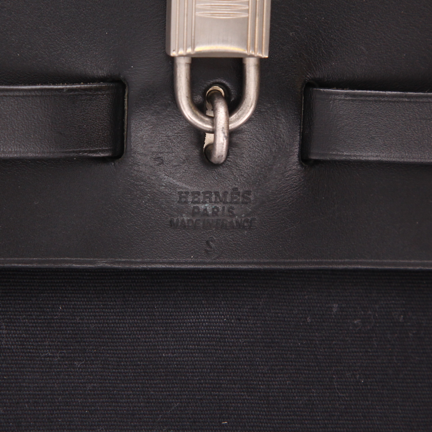 Sac à dos Hermès  Herbag - Backpack en toile noire et cuir noir - Detail D2