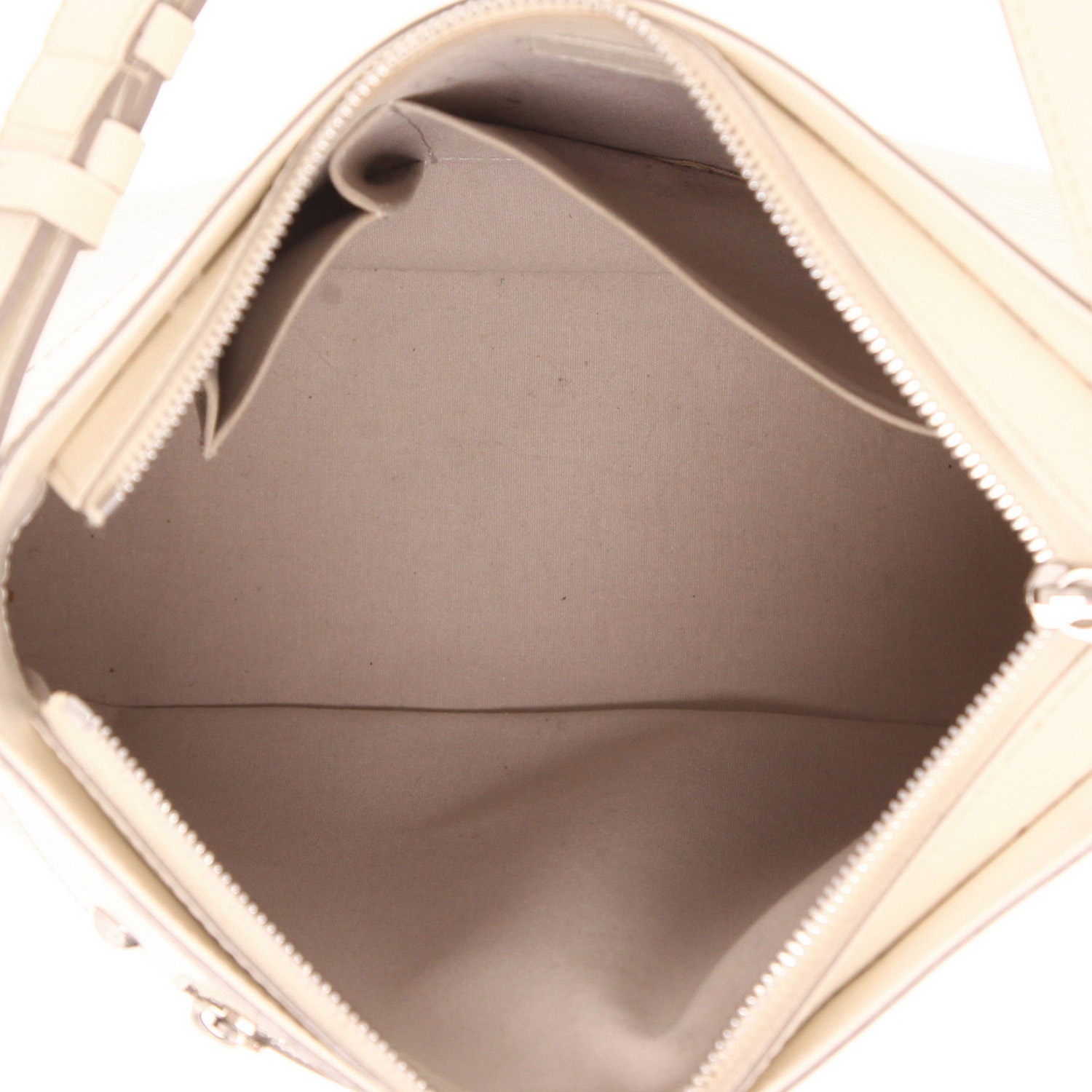 Louis Vuitton Turenne handbag in white Épi leather - Detail D3