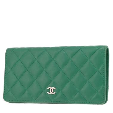 Chanel wallet   in green quilted leather