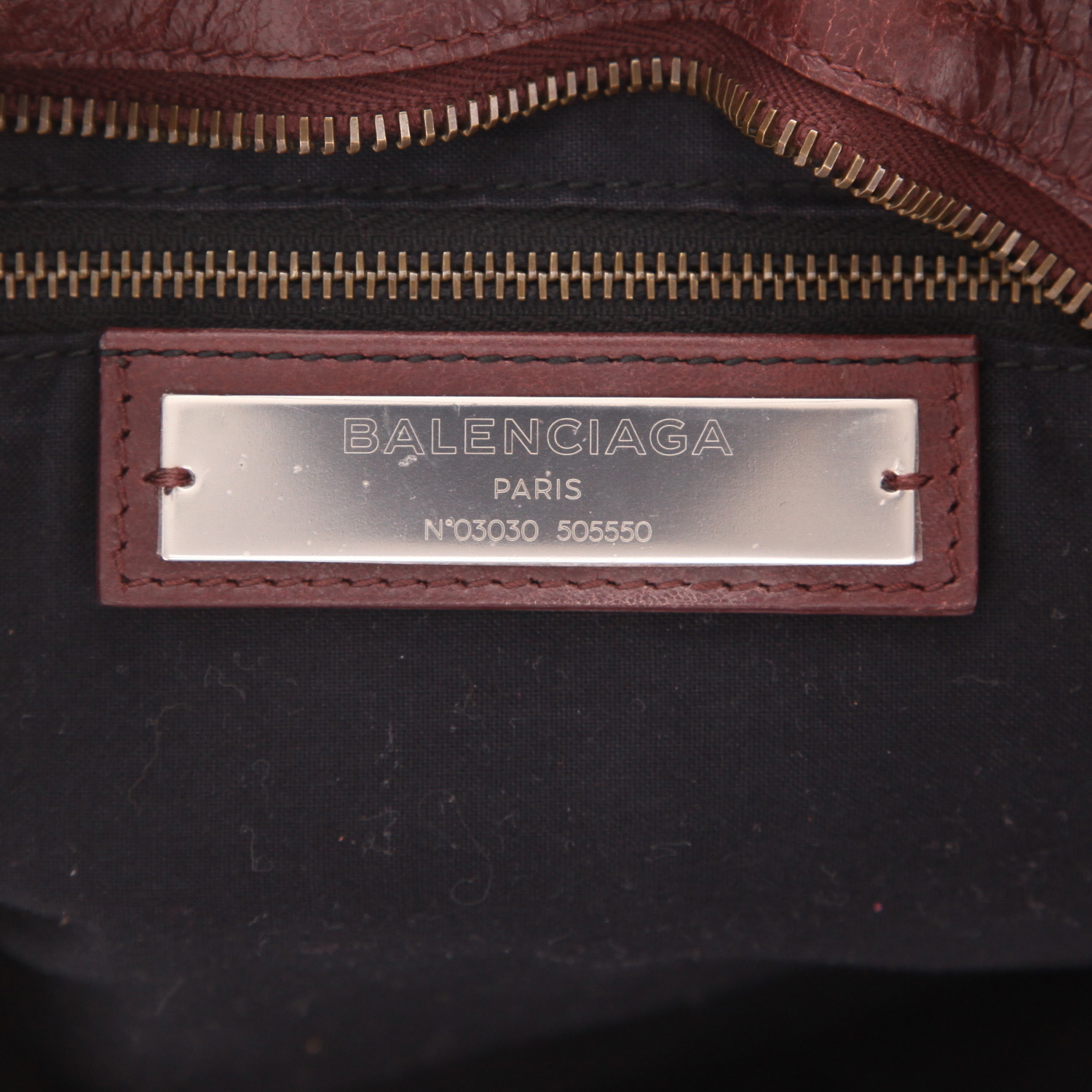 Balenciaga City handbag in Bordeaux distressed leather - Detail D2