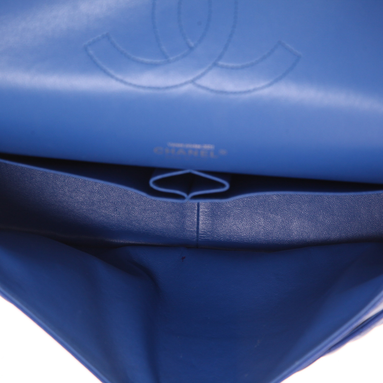 Borsa a tracolla Chanel Timeless Maxi Jumbo in pelle martellata blu - Detail D3