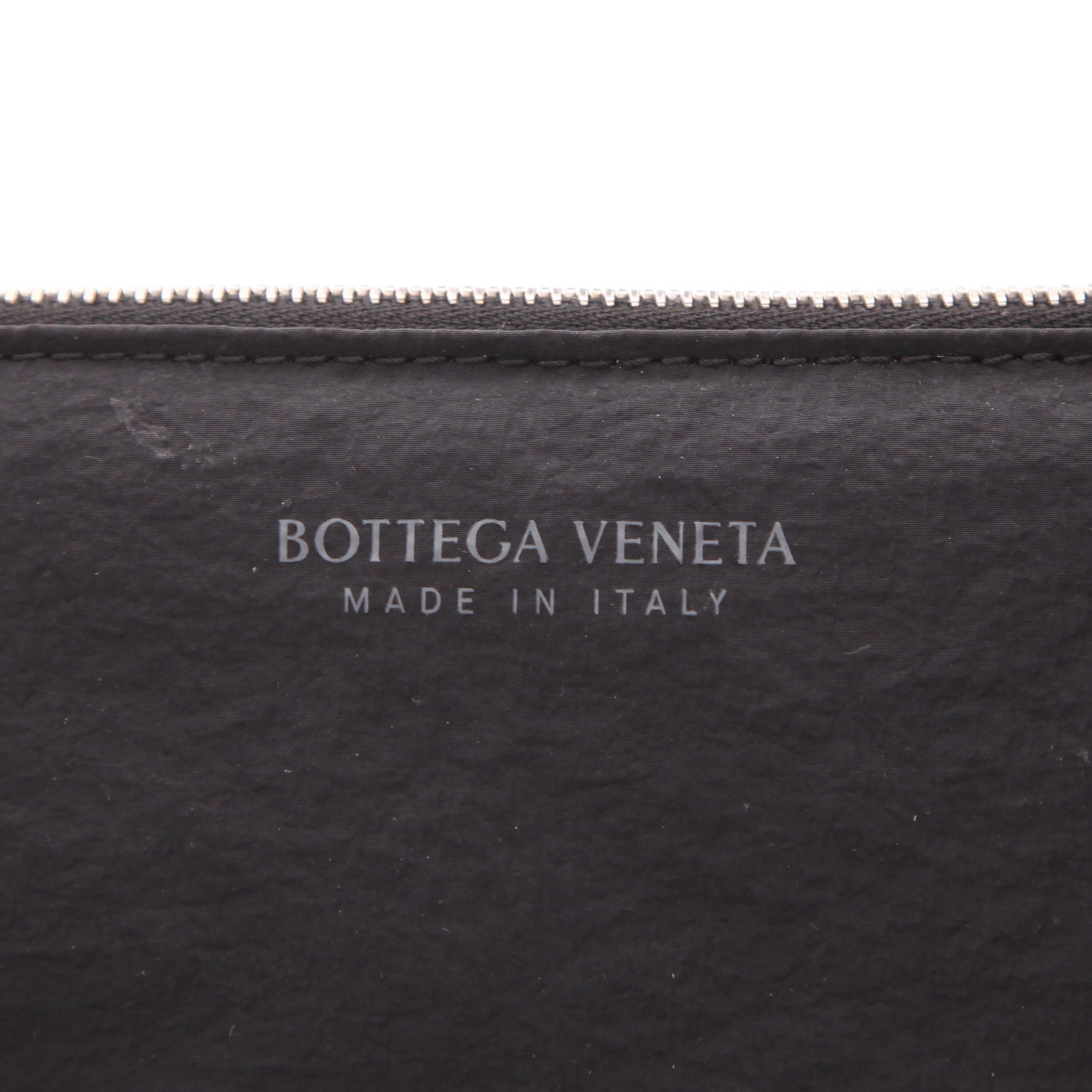 Bottega Veneta Padded Cassette shoulder bag in black canvas - Detail D2