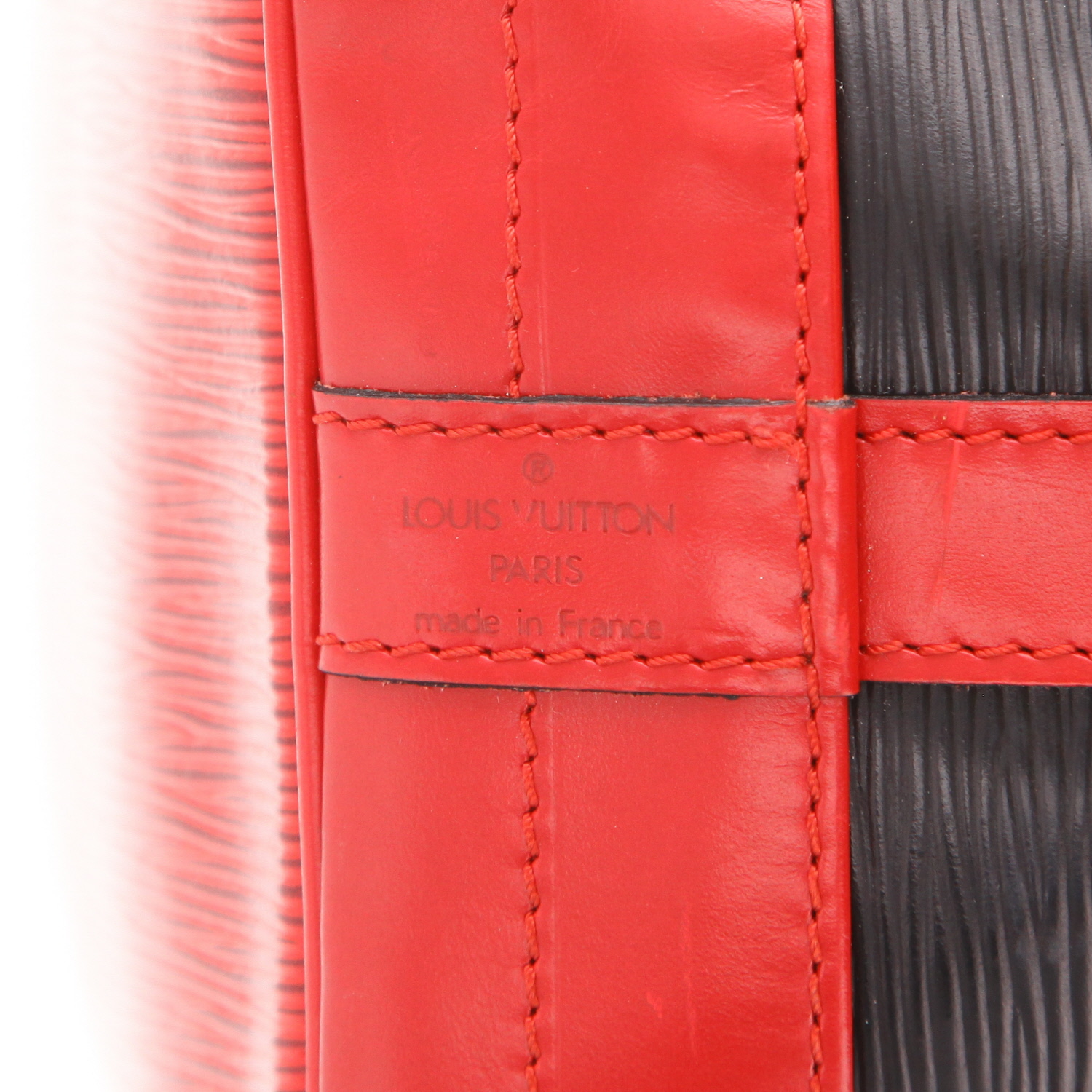 Louis Vuitton Noé handbag in Noir and red Épi leather - Detail D2
