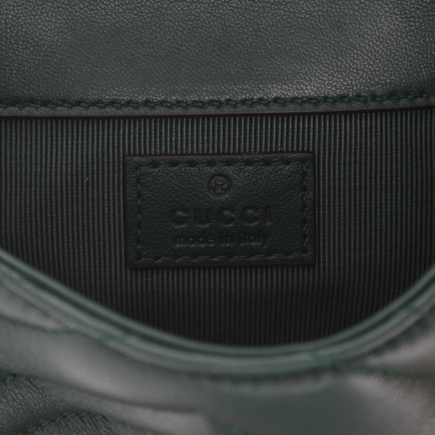 Gucci GG Marmont mini shoulder bag in green quilted leather - Detail D2