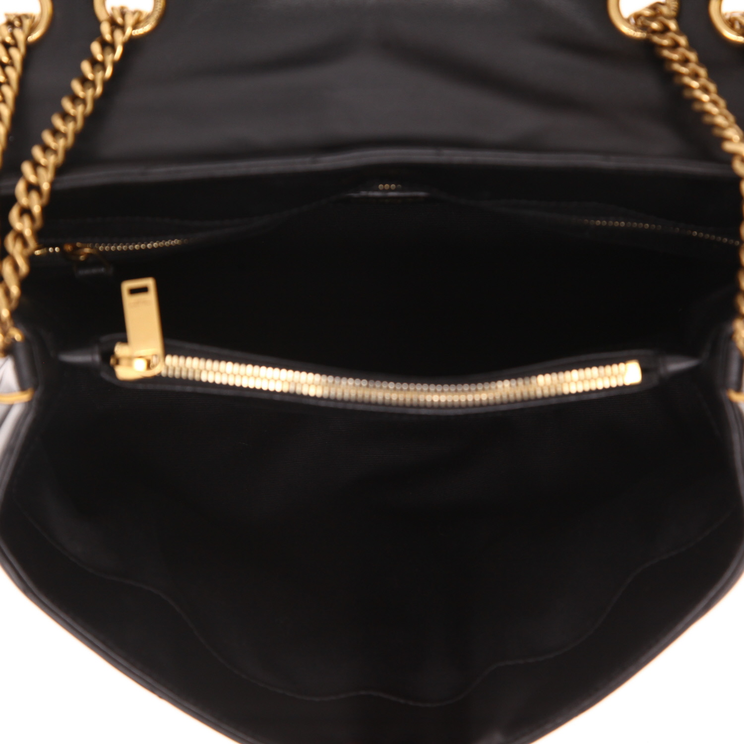 Sac bandoulière Saint Laurent  Loulou moyen modèle  en cuir matelassé chevrons noir - Detail D3