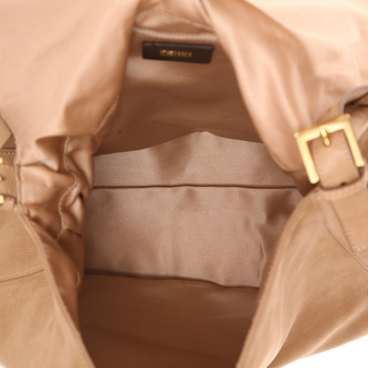 Fendi Mamma Baguette handbag in beige suede leather - Detail D3