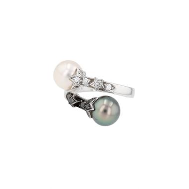 Anillo de Chanel de oro blanco, perlas de cultivo y diamantes