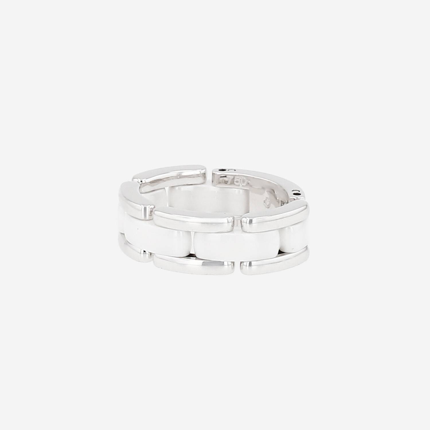 Chanel Ultra flexible ring, medium size, in white gold and ceramic