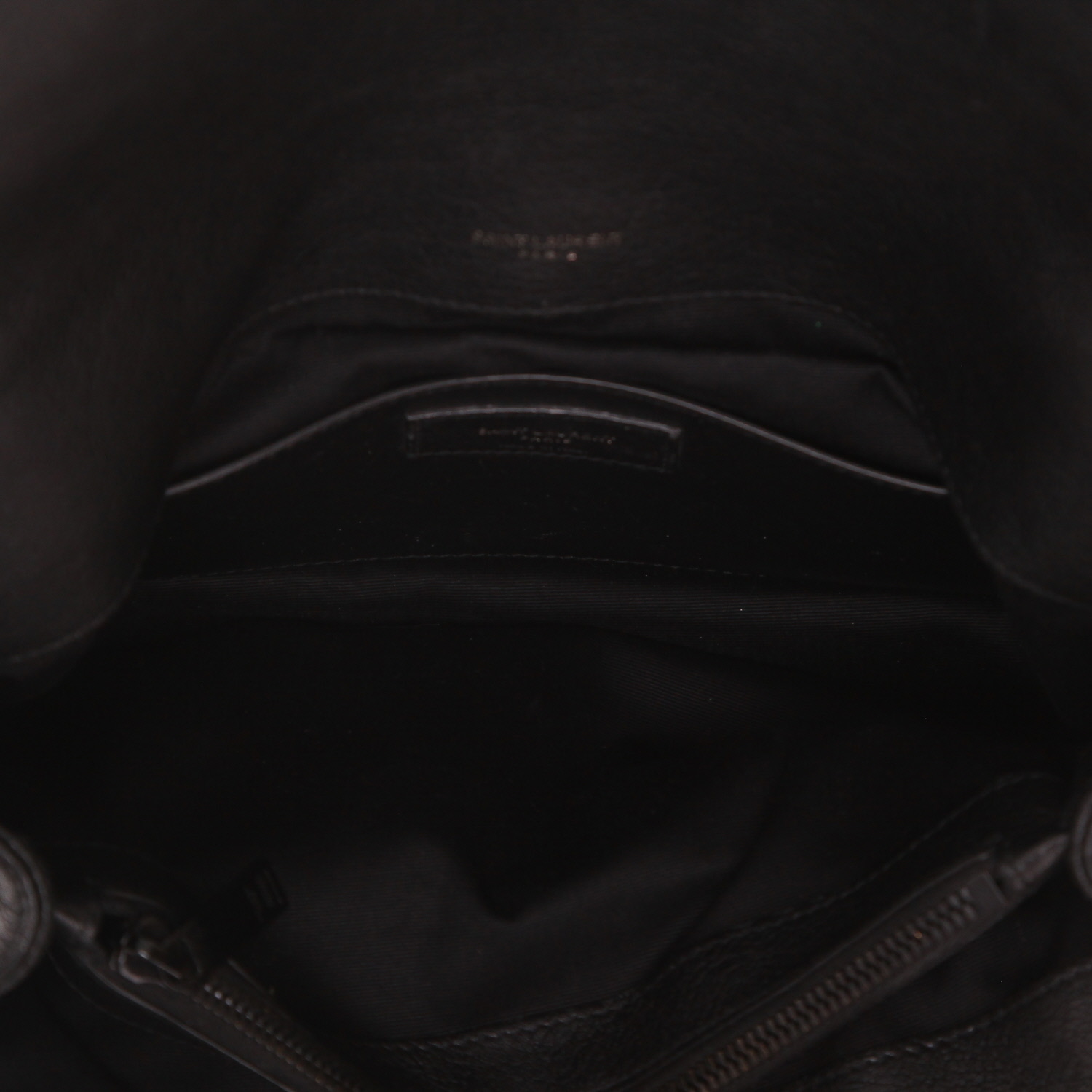 Saint Laurent College handbag in black herringbone-quilted leather - Detail D3
