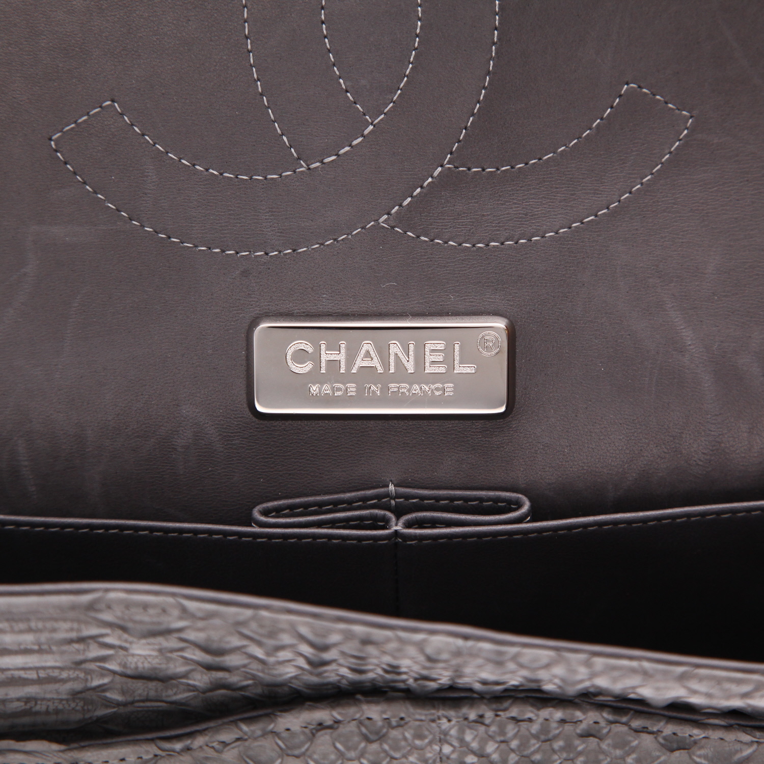 Chanel Timeless Jumbo handbag in grey python - Detail D2