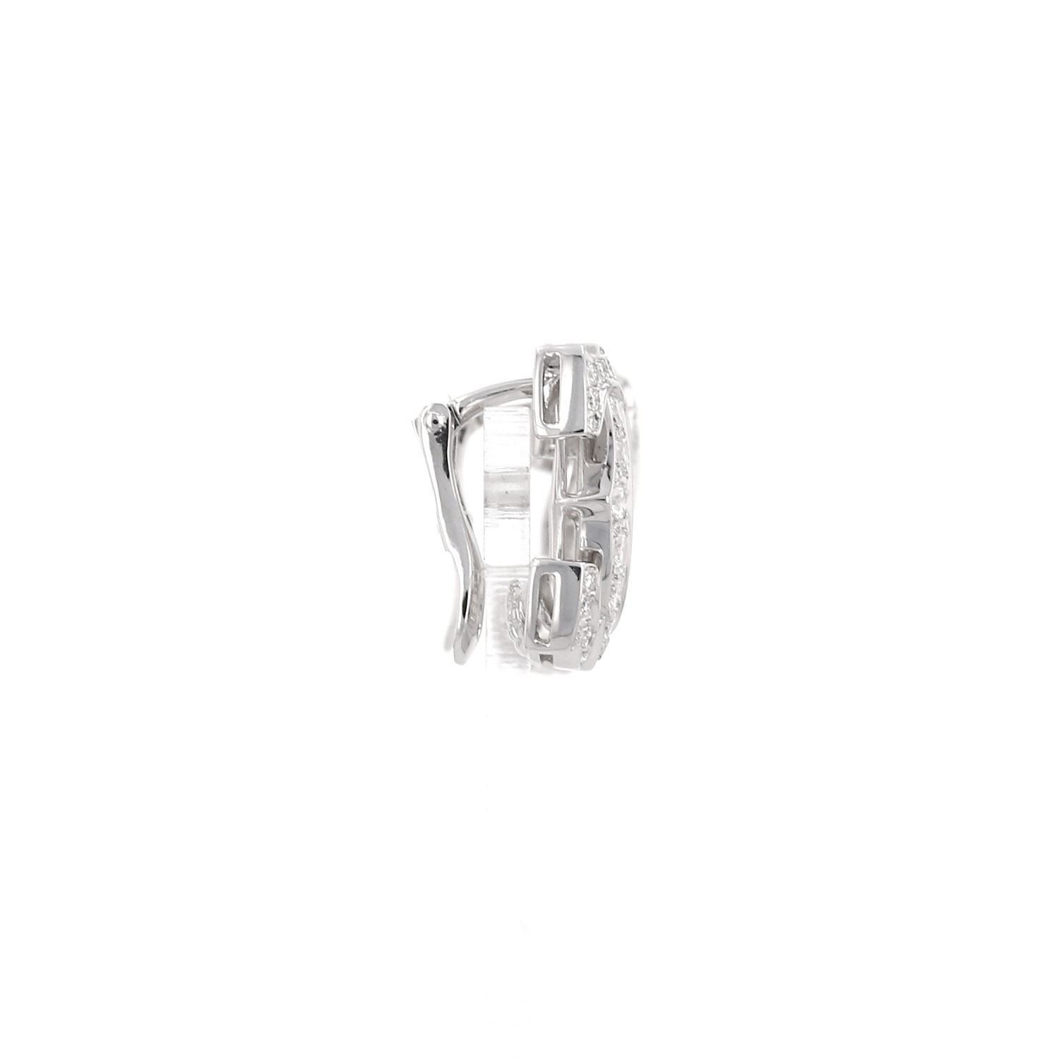 A pair of Cartier Pénélope ear clips in white gold and diamonds - Detail D3