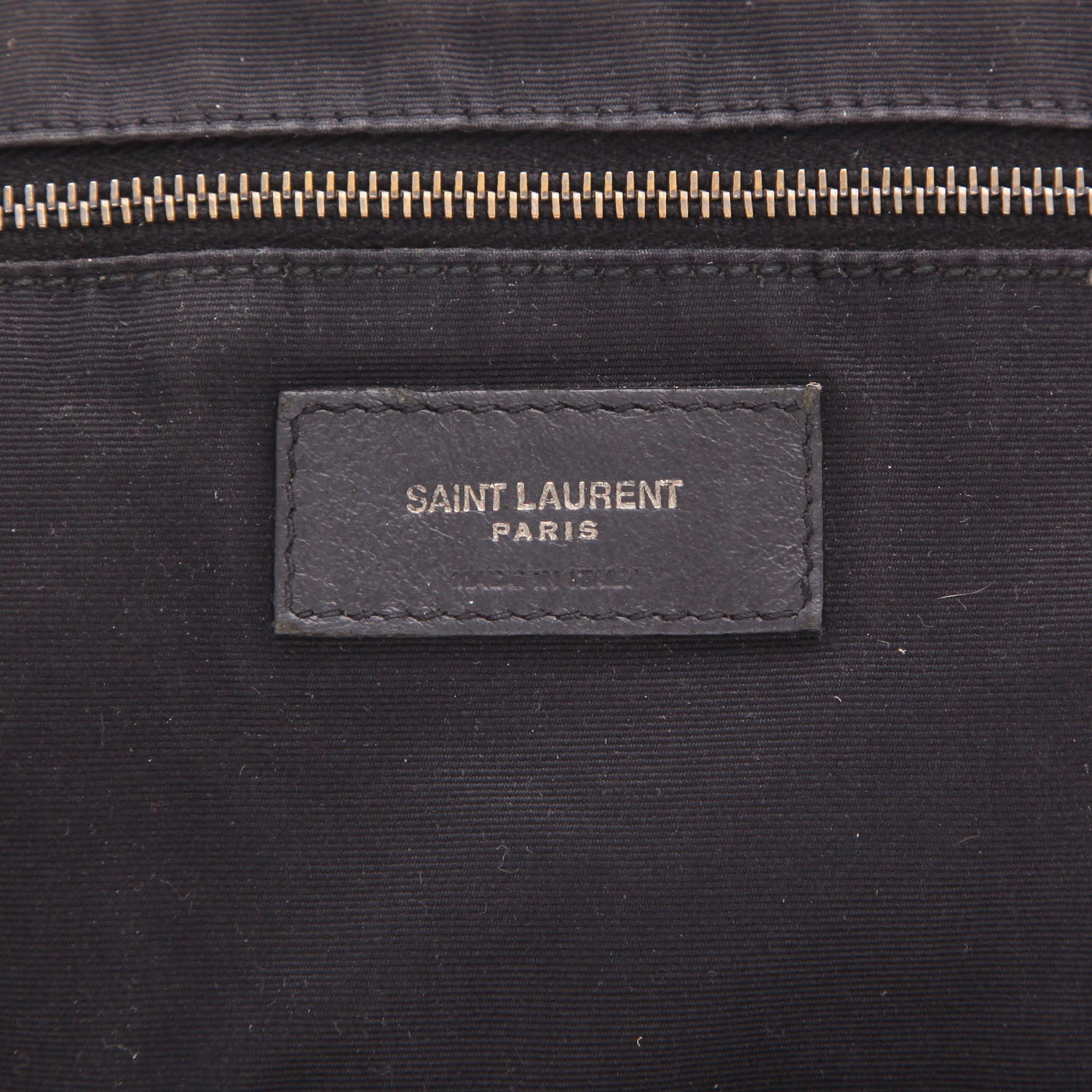 Saint Laurent Nolita handbag in Noir herringbone-quilted leather - Detail D2