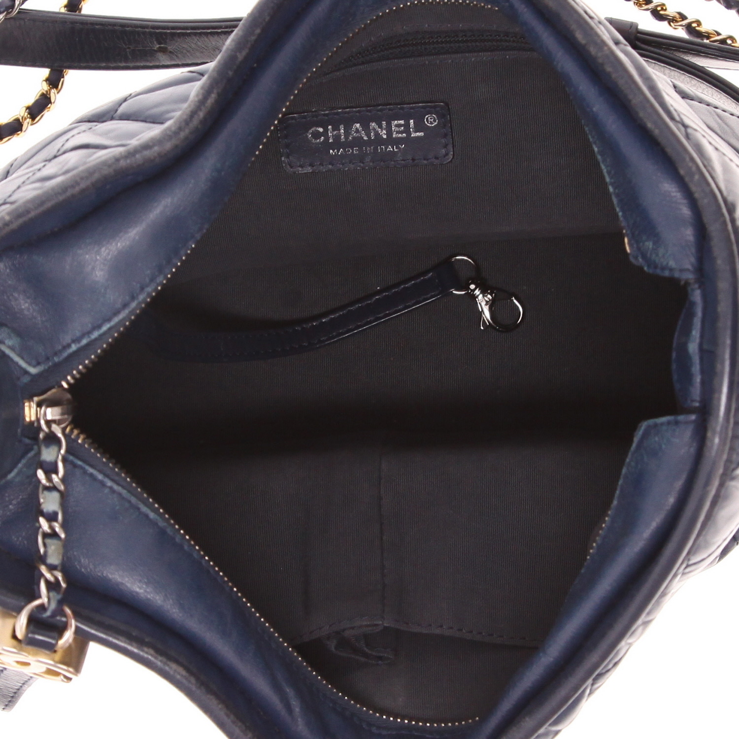 Chanel Gabrielle shoulder bag in Bleu Marine quilted leather - Detail D3