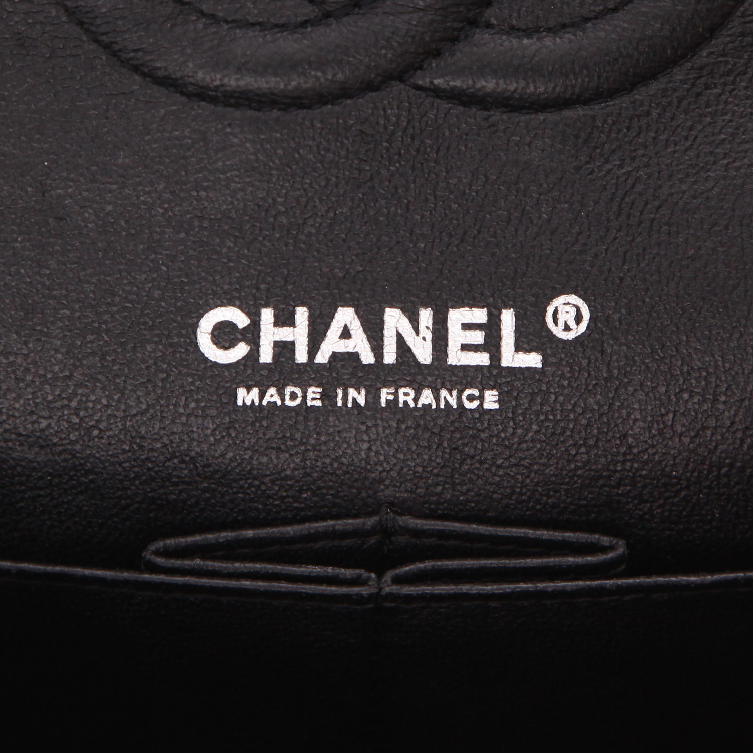Sac à main Chanel  Timeless Classic en cuir matelassé noir - Detail D2
