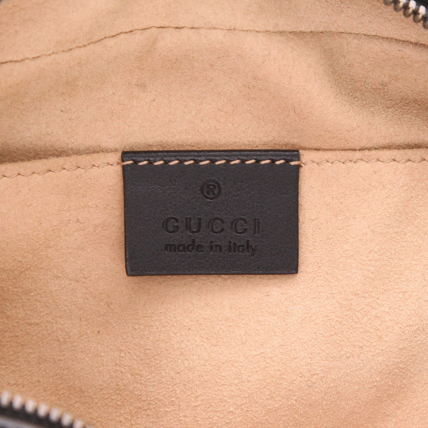 Gucci GG Marmont Camera shoulder bag in black quilted leather - Detail D2