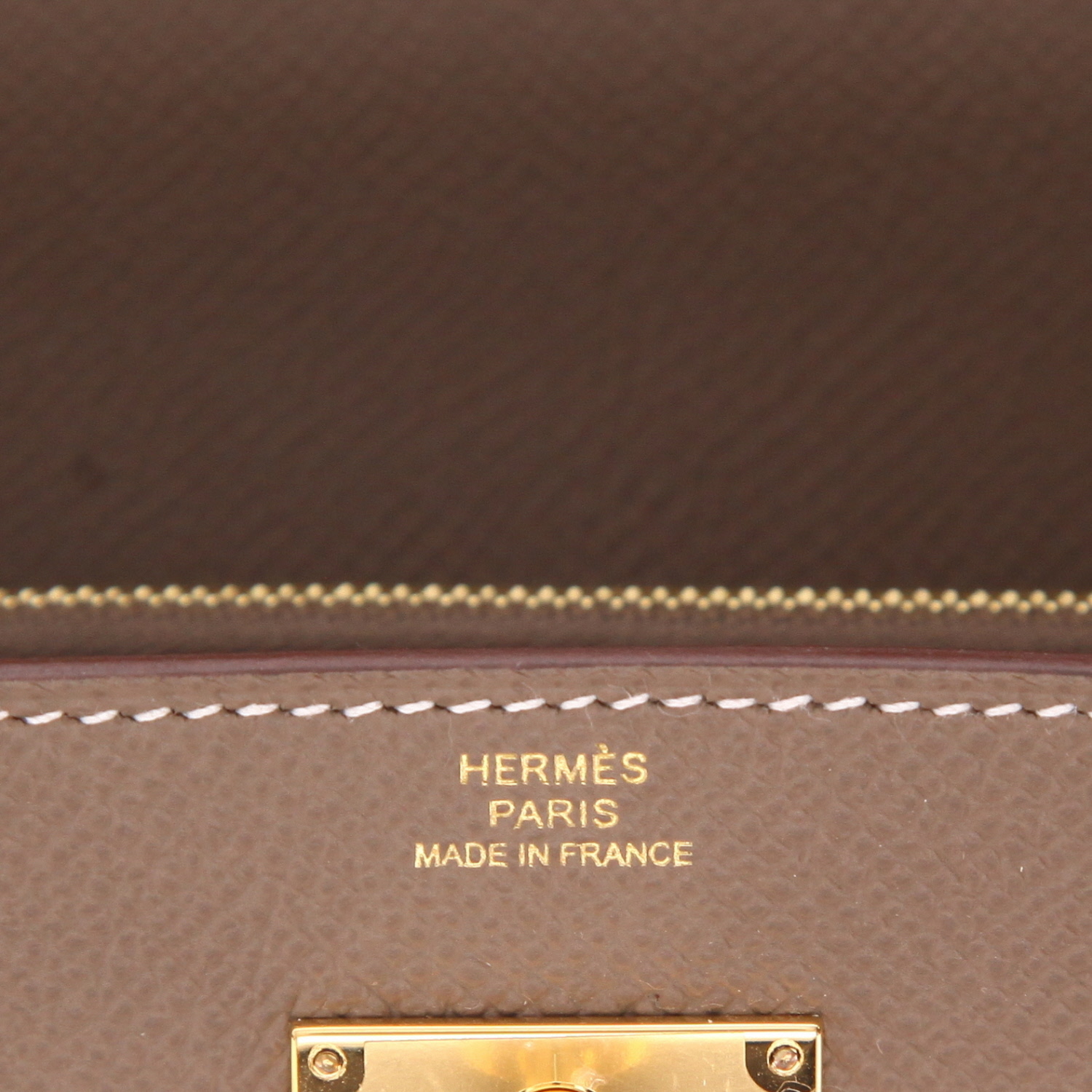 Sac bandoulière Hermès  Kelly To Go en cuir epsom étoupe - Detail D2