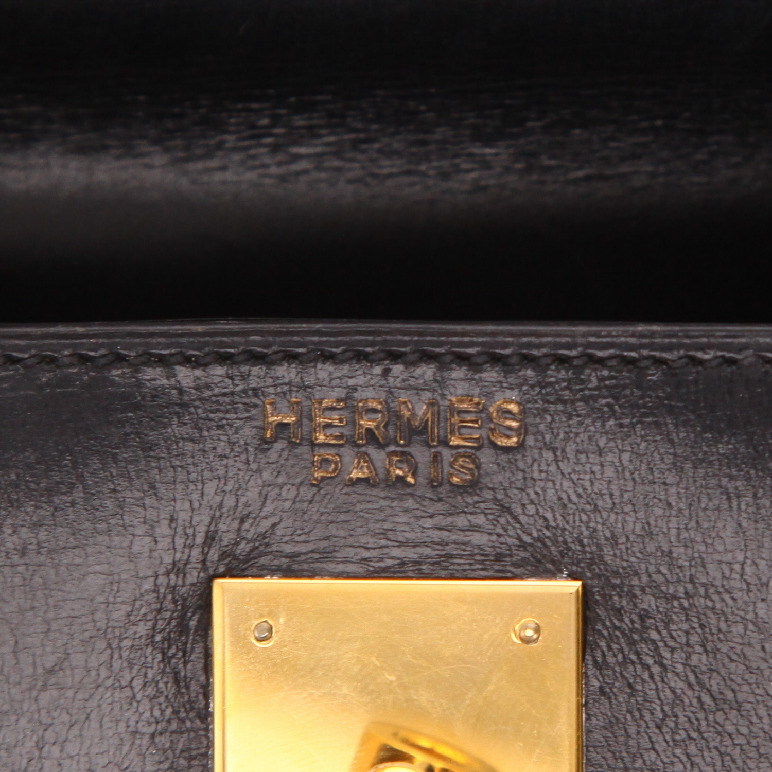 Hermès Kelly 32 cm handbag in Noir box leather - Detail D2