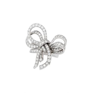 Van Cleef & Arpels ‘Entre les Doigts’ Bow Ring in white gold and diamonds