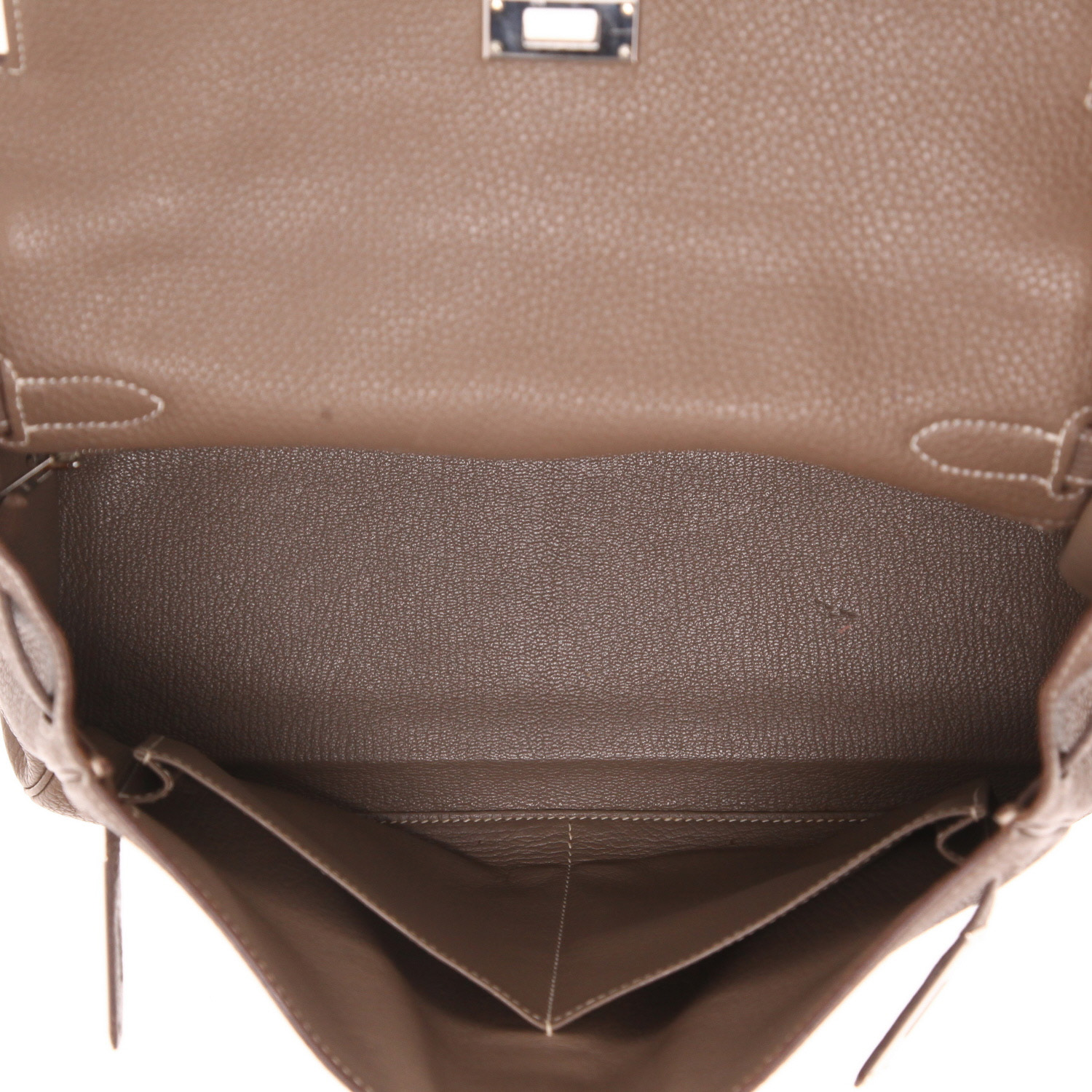 Hermès Kelly 32 cm handbag in Togo leather in the colour ‘Étoupe’ - Detail D3