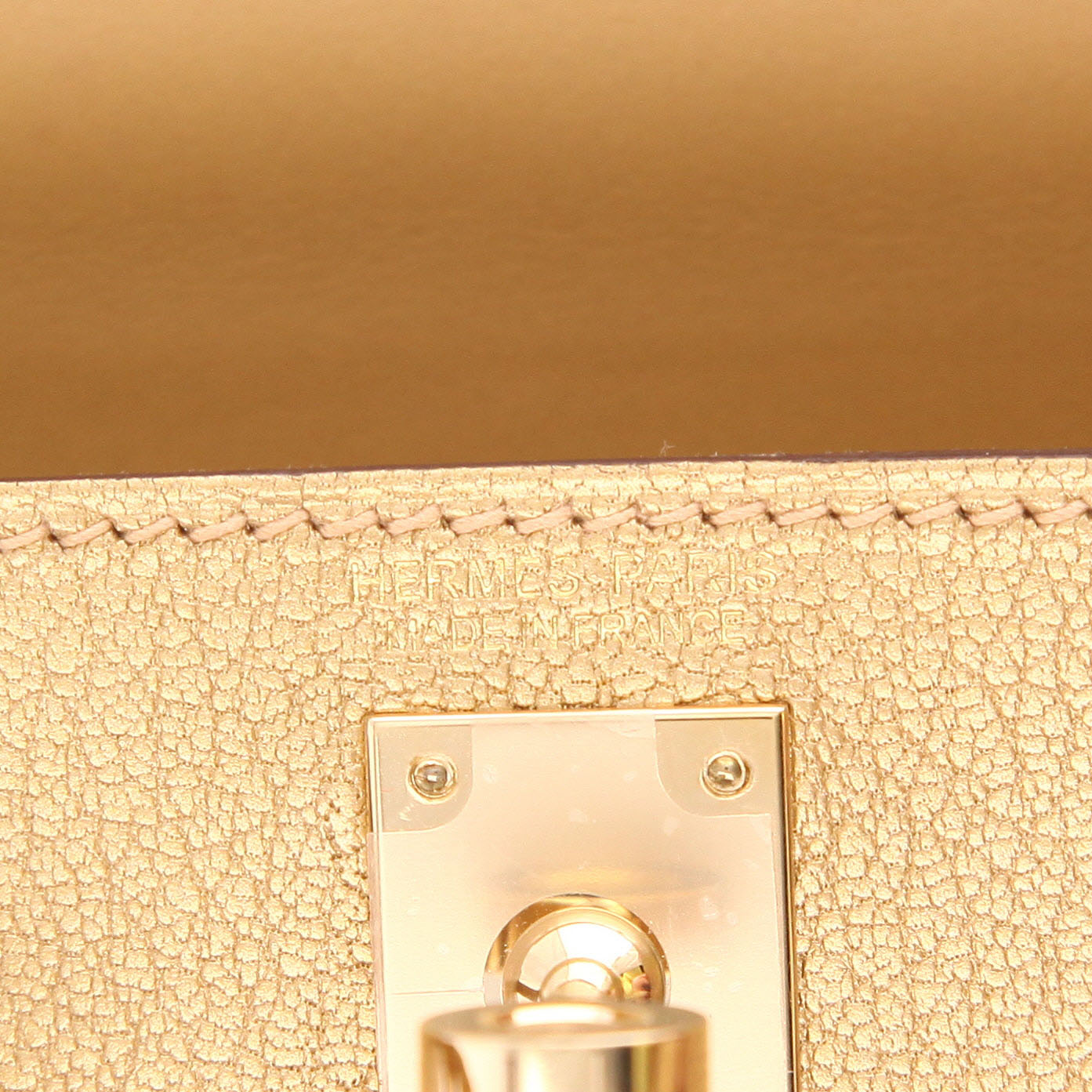 Bolso de Hermès   de piel de cabra Chamkilight dorada - Detail D2