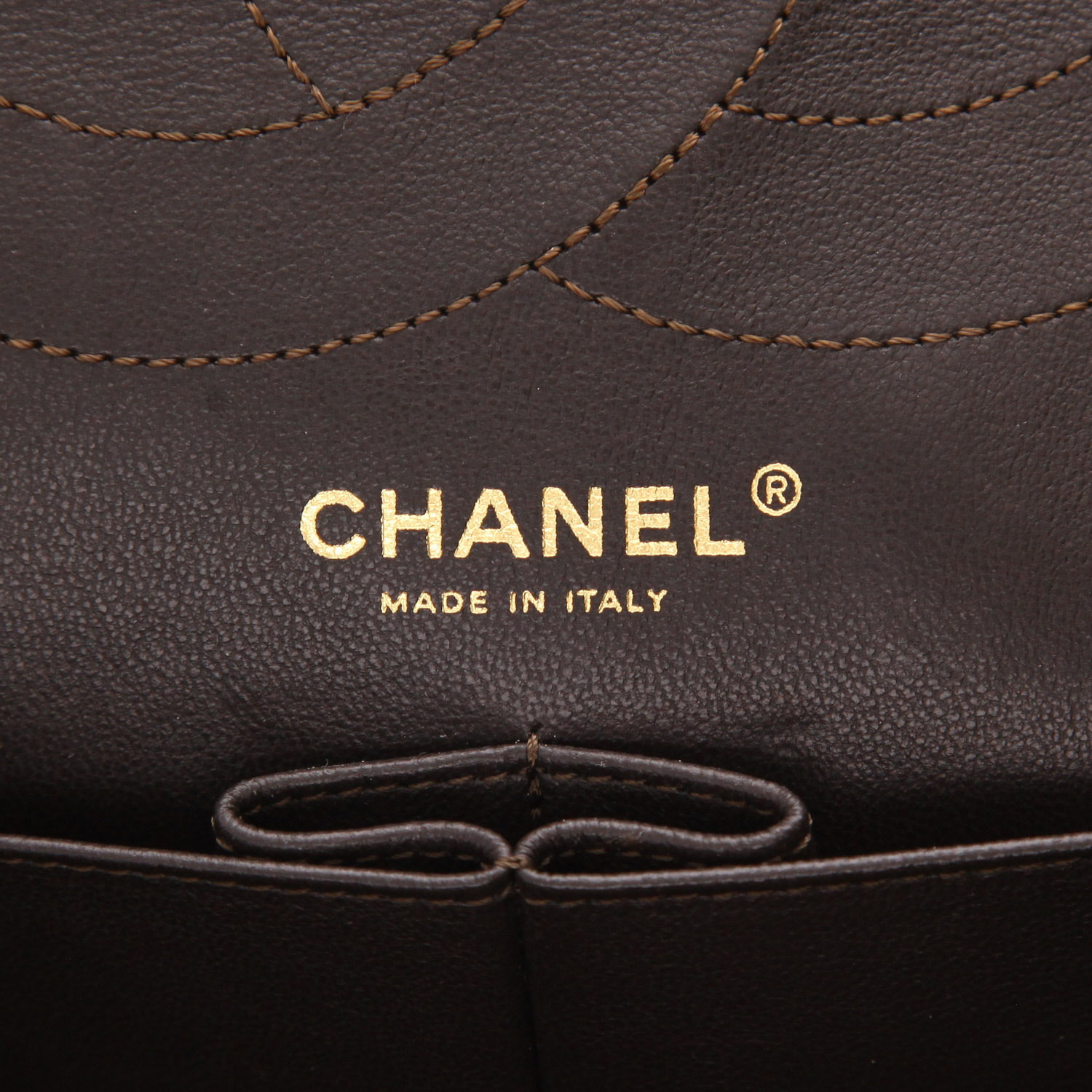 Chanel 2.55 shoulder bag in brown quilted leather - Detail D2