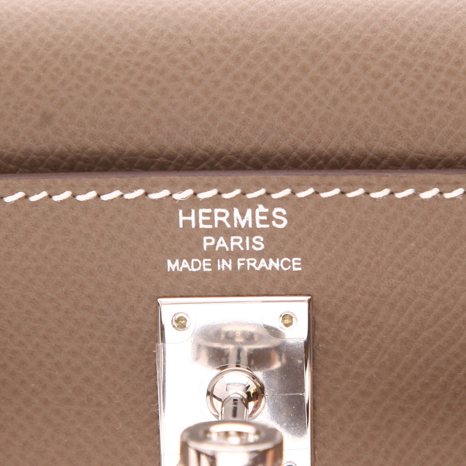 Sac à main Hermès  Kelly 25 cm en cuir epsom étoupe - Detail D2