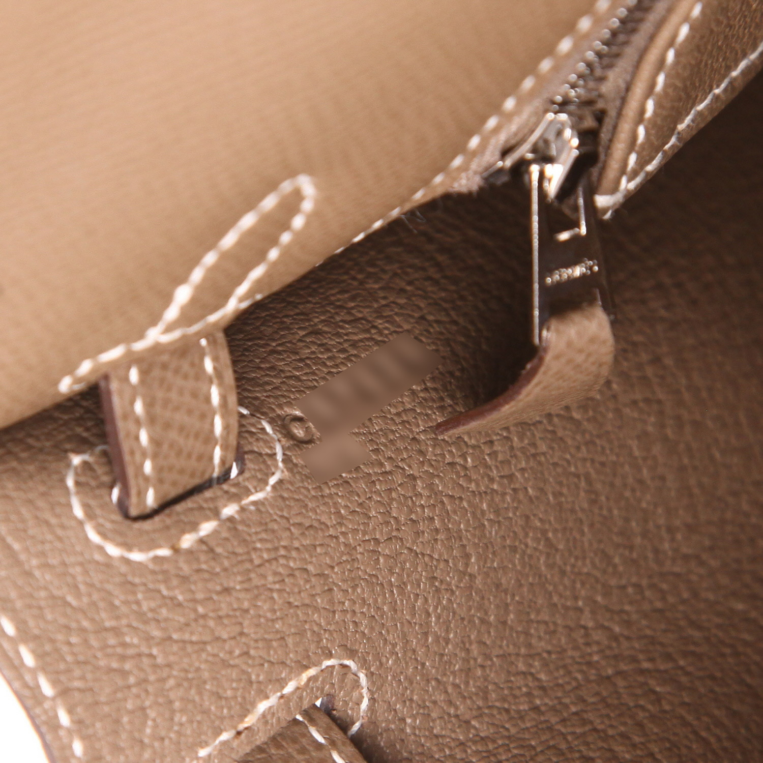 Hermès Kelly 25 cm handbag in Epsom leather with Étoupe finish - Detail D4
