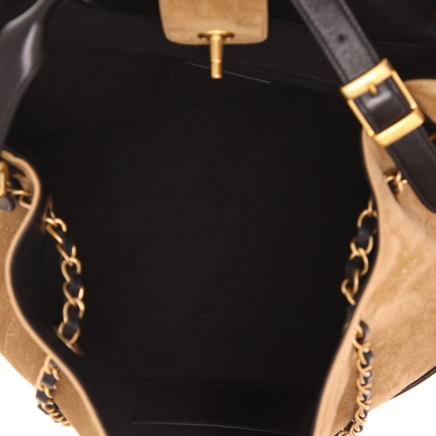 Sac à main Chanel   en Veau velours marron et cuir matelassé noir - Detail D3
