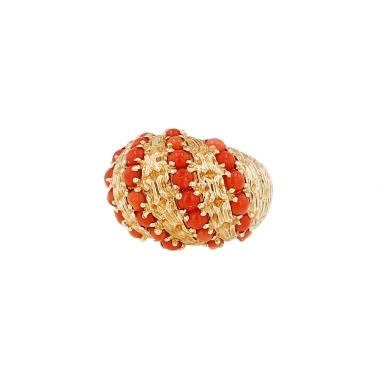 Anillo Cartier de los años 70, de oro amarillo y Corail