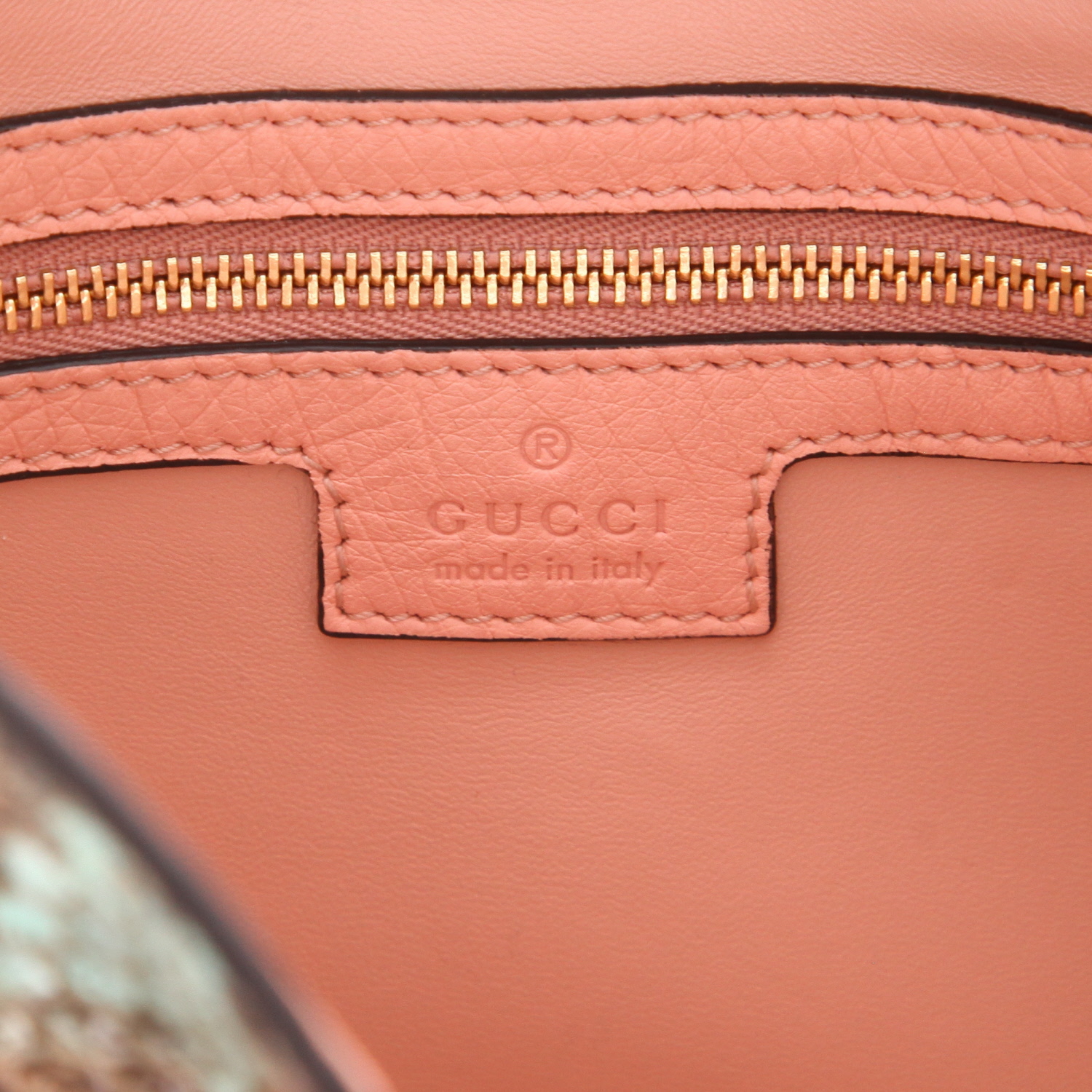 Gucci Jackie handbag in blue and pink python and pink ostrich leather - Detail D2
