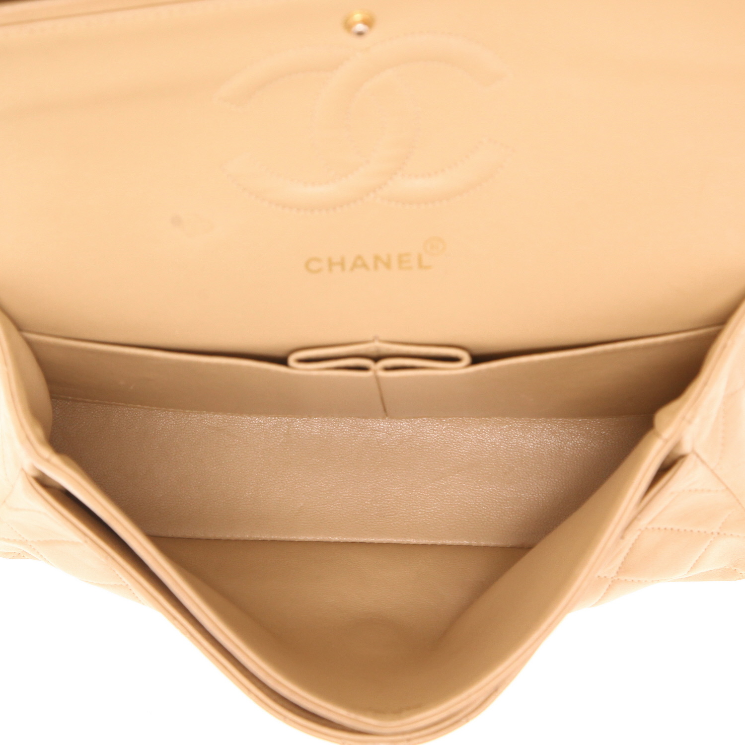 Bolso Chanel «Timeless Classic» de piel acolchada en color beige - Detail D3