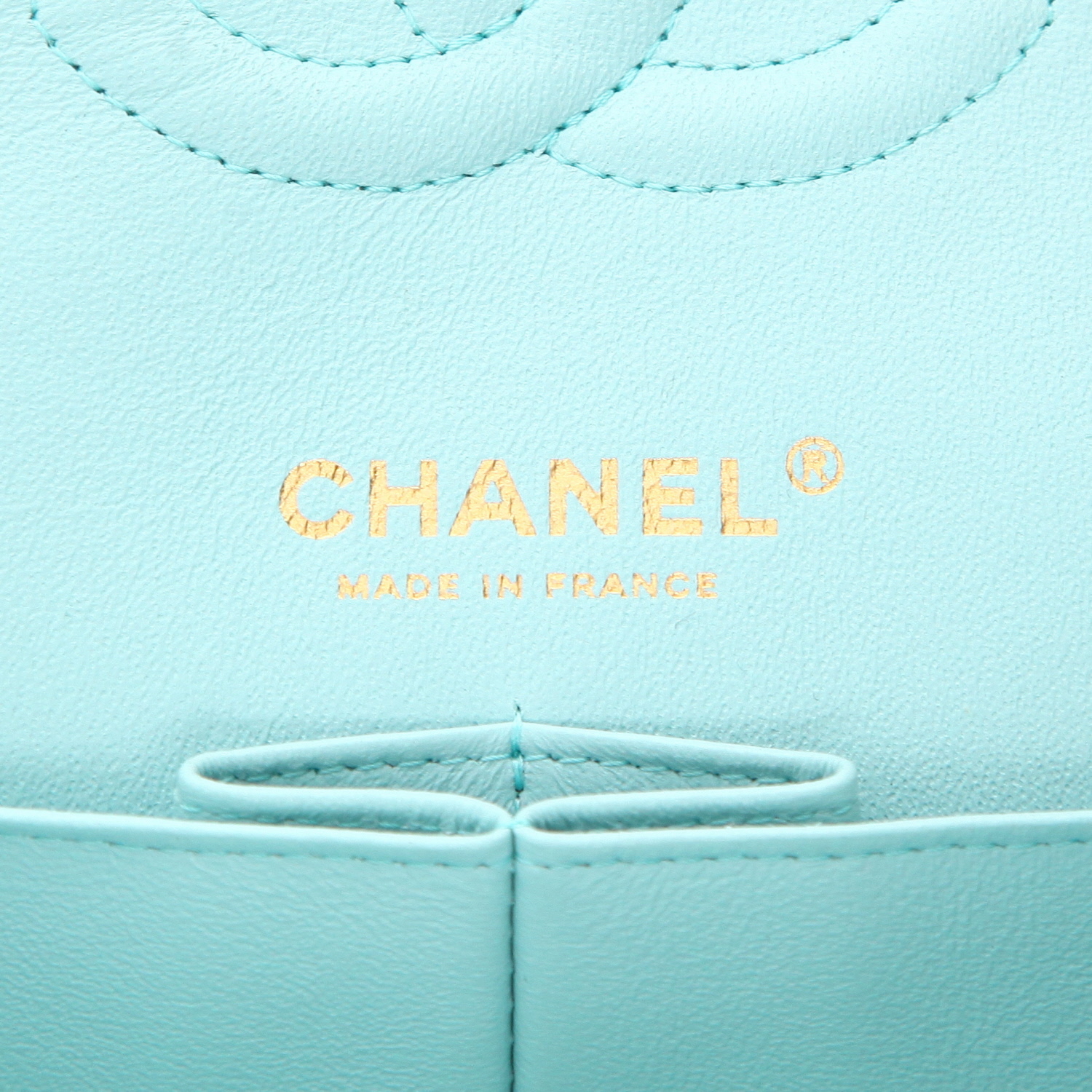 Chanel ‘Timeless Classic’ handbag in blue quilted grained leather - Detail D2