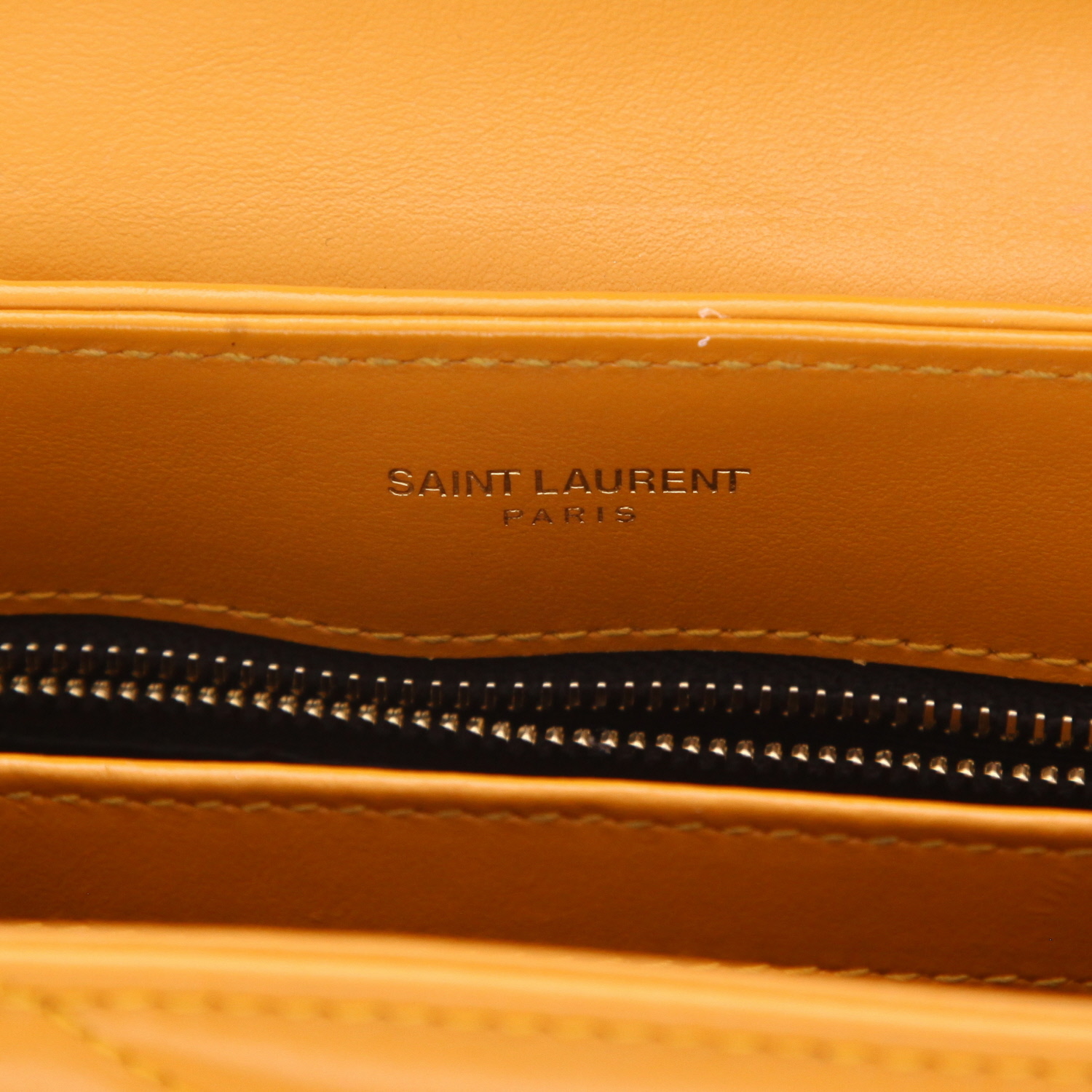 Borsa a tracolla Saint Laurent Toy Loulou in pelle trapuntata a spina di pesce Orange - Detail D2