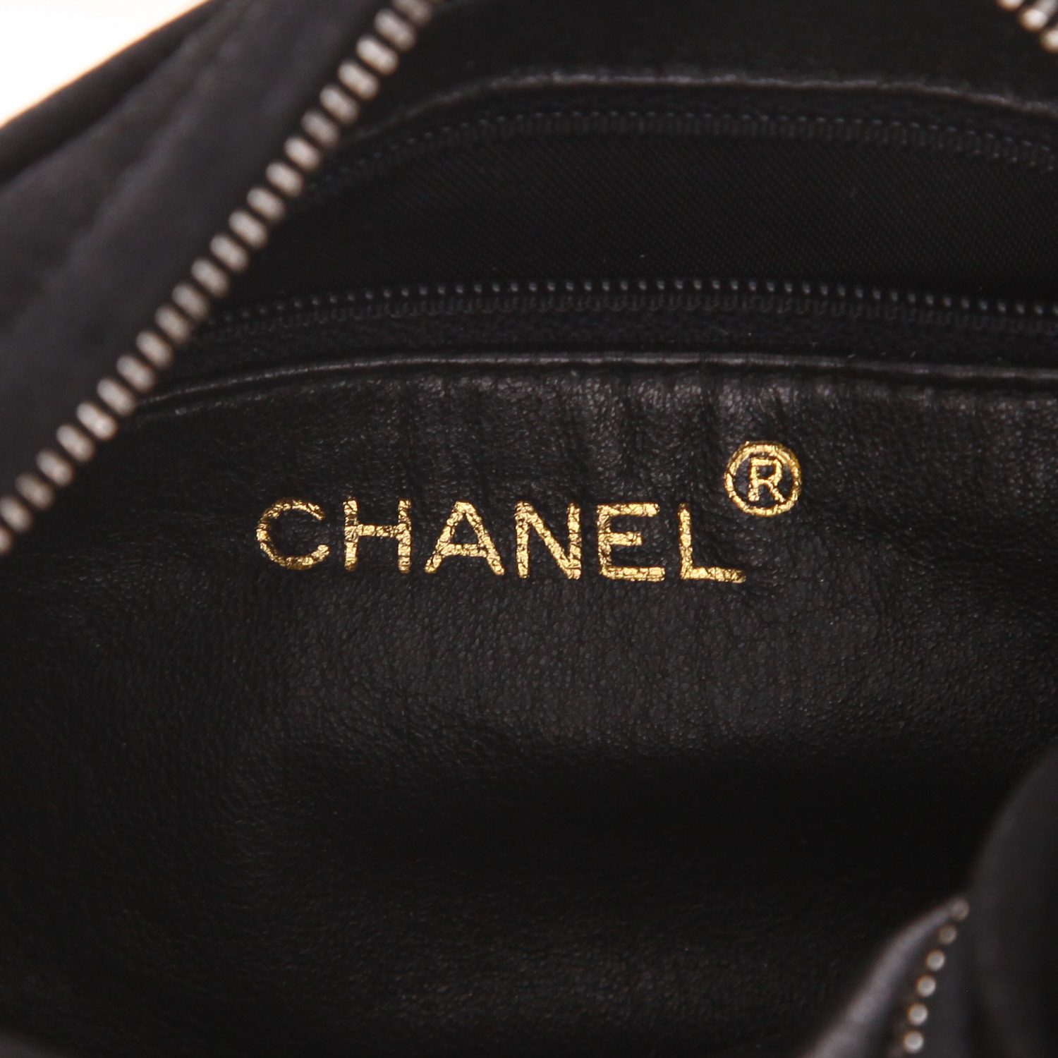 Chanel Camera small shoulder bag in black suede calfskin - Detail D2
