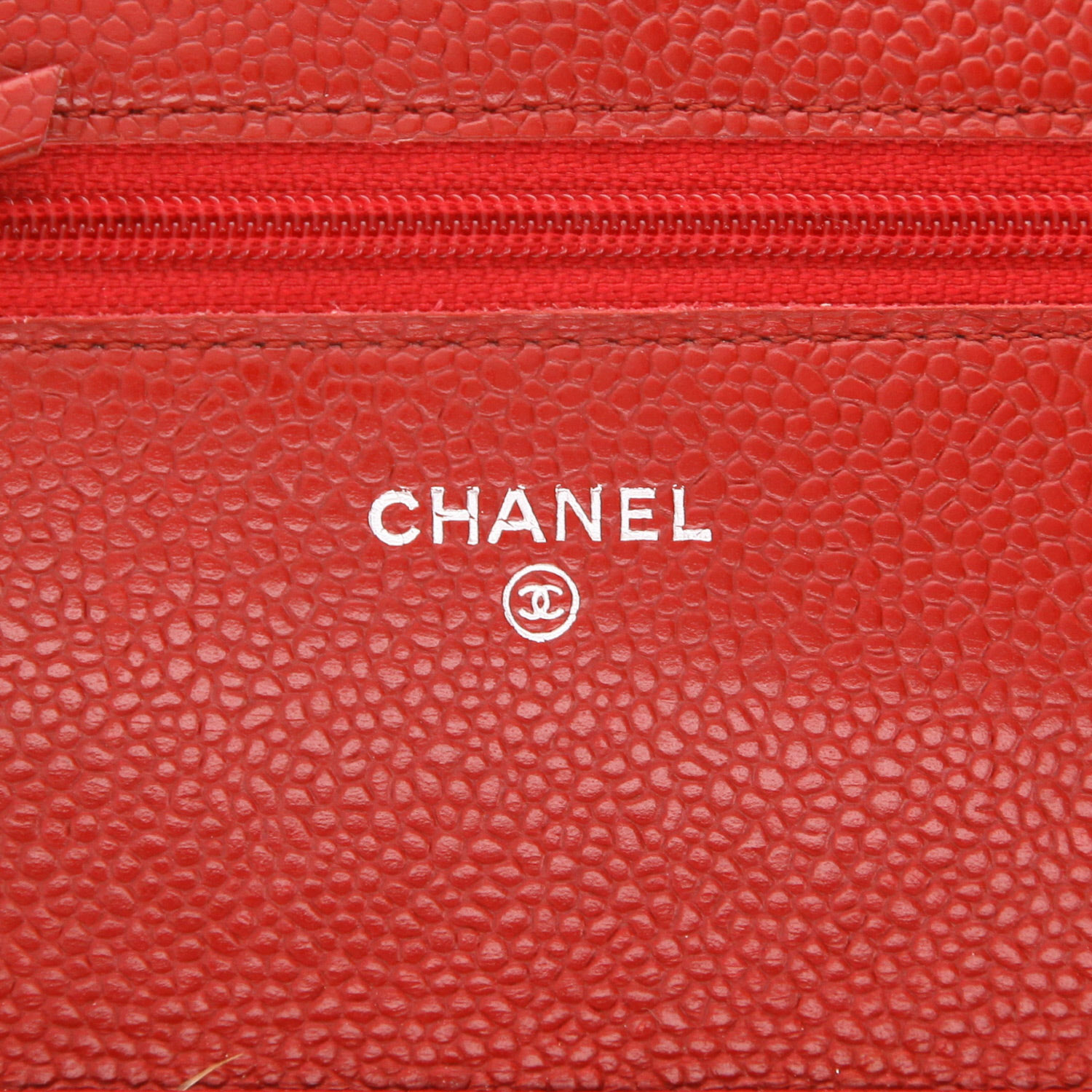 Bolso bandolera Chanel «Wallet on Chain» de piel granulada acolchada roja - Detail D2