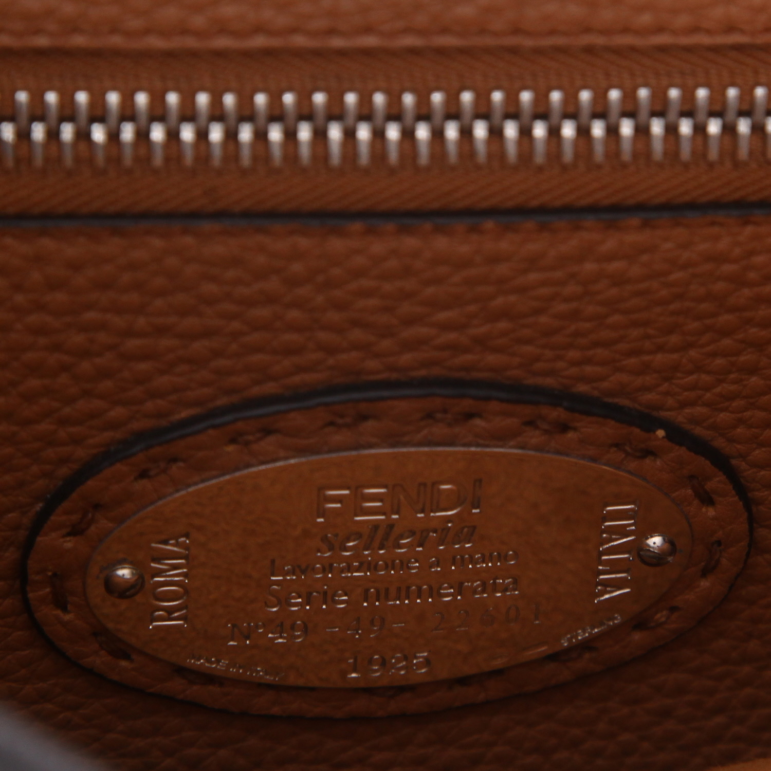 Bolso Fendi Peekaboo de piel negra - Detail D2