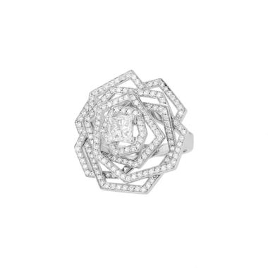 Chanel 1932 ring in white gold and diamonds