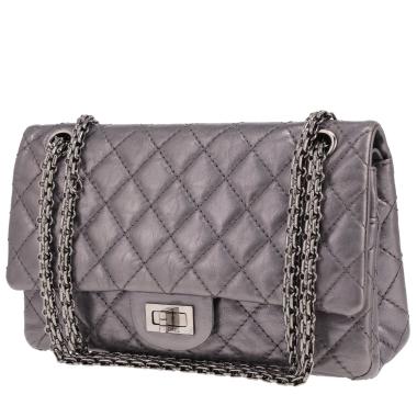 Bolso Chanel 2.55 de piel acolchada plateada
