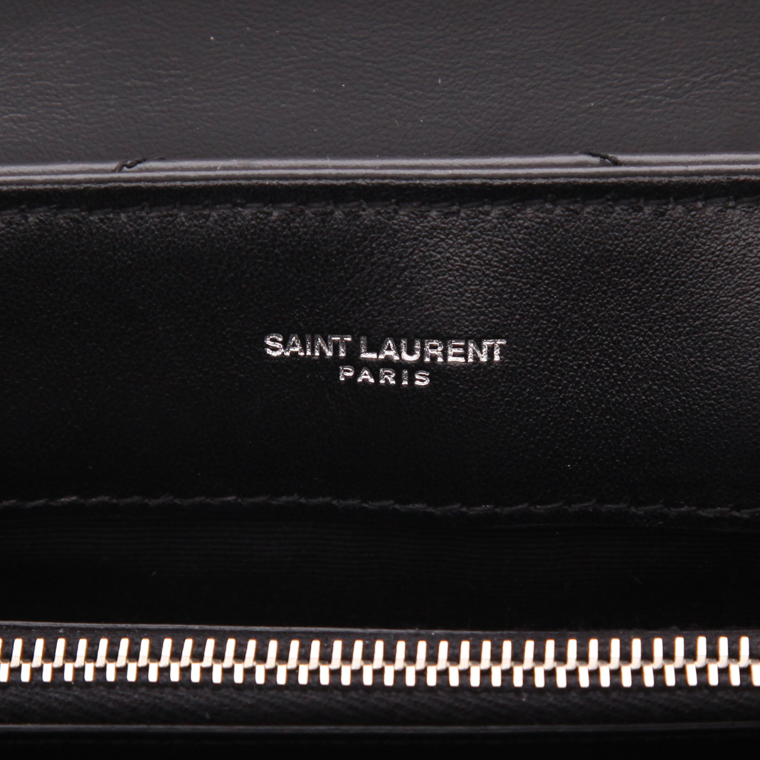 Bolso bandolera Saint Laurent «Loulou», modelo mediano, de piel acolchada con diseño en espiga Noir - Detail D2