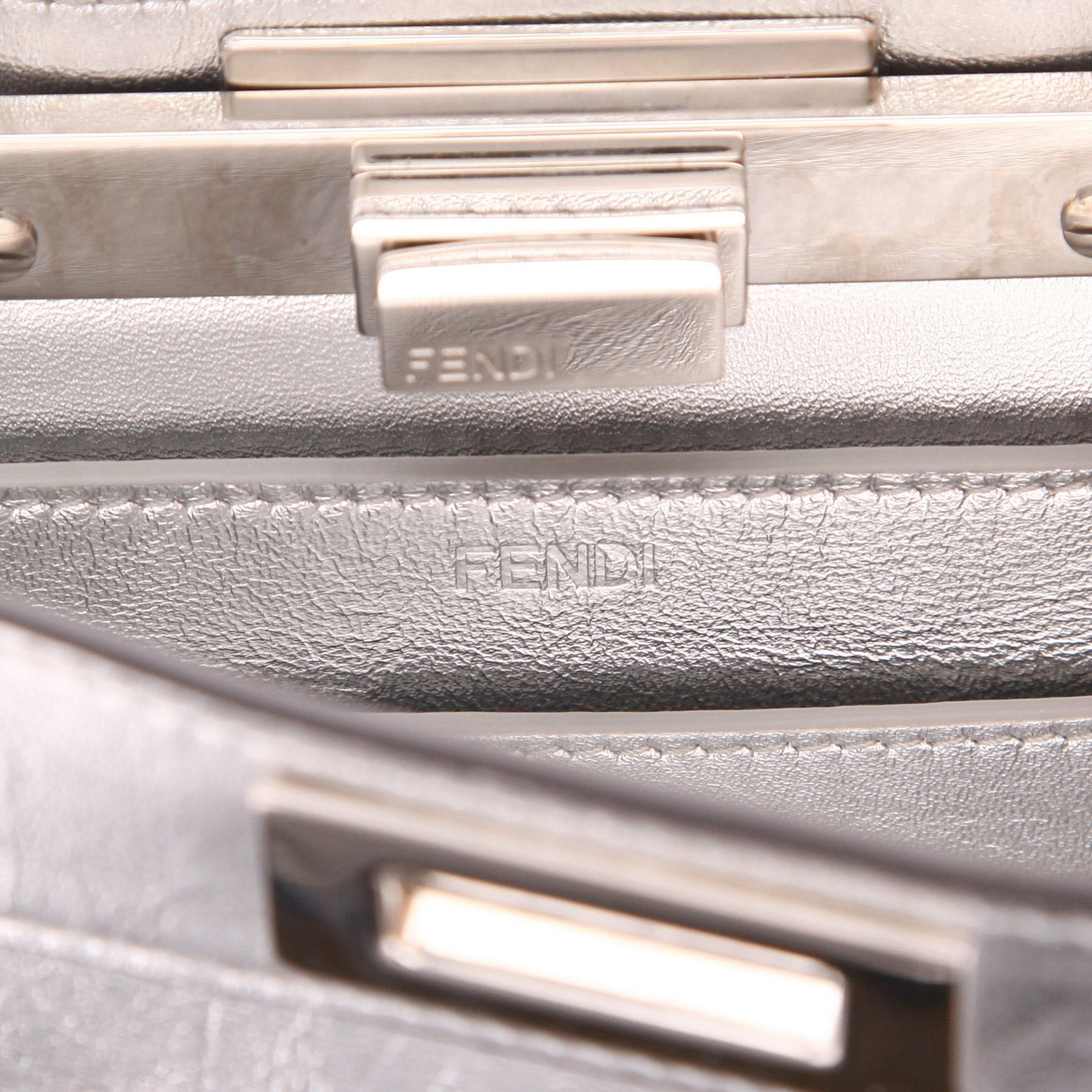 Borsa Fendi Peekaboo ISeeU in pelle argentata - Detail D2