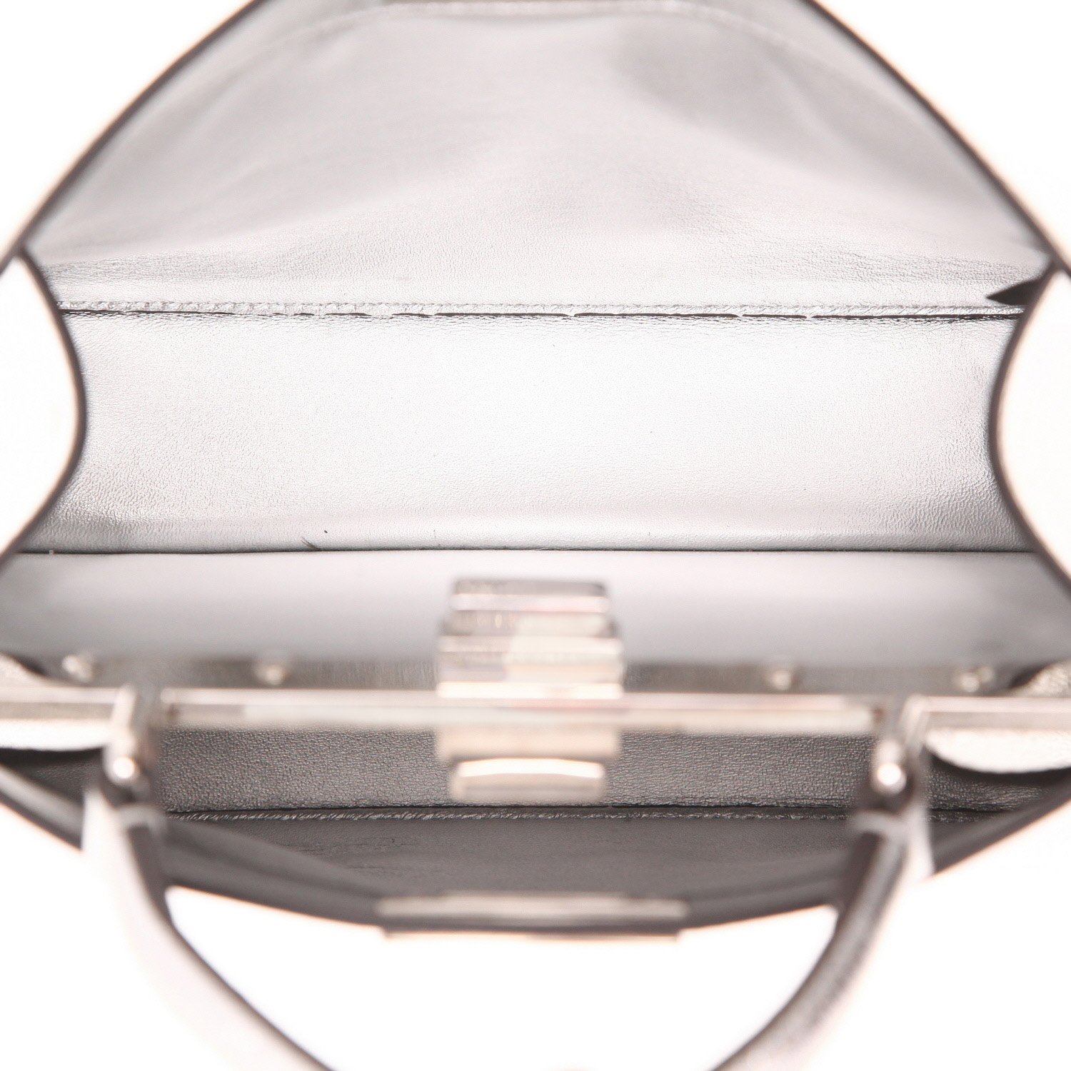 Borsa Fendi Peekaboo ISeeU in pelle argentata - Detail D4