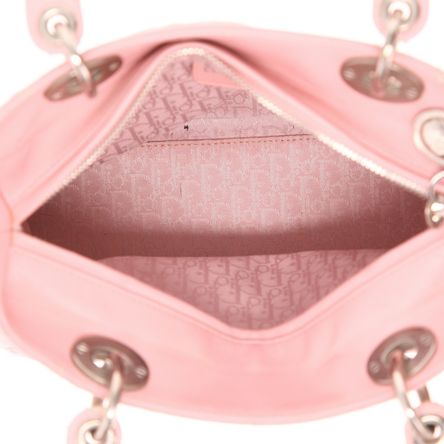 Bolso Dior «Lady Dior» de piel con relieve de mimbre en color rosa - Detail D3