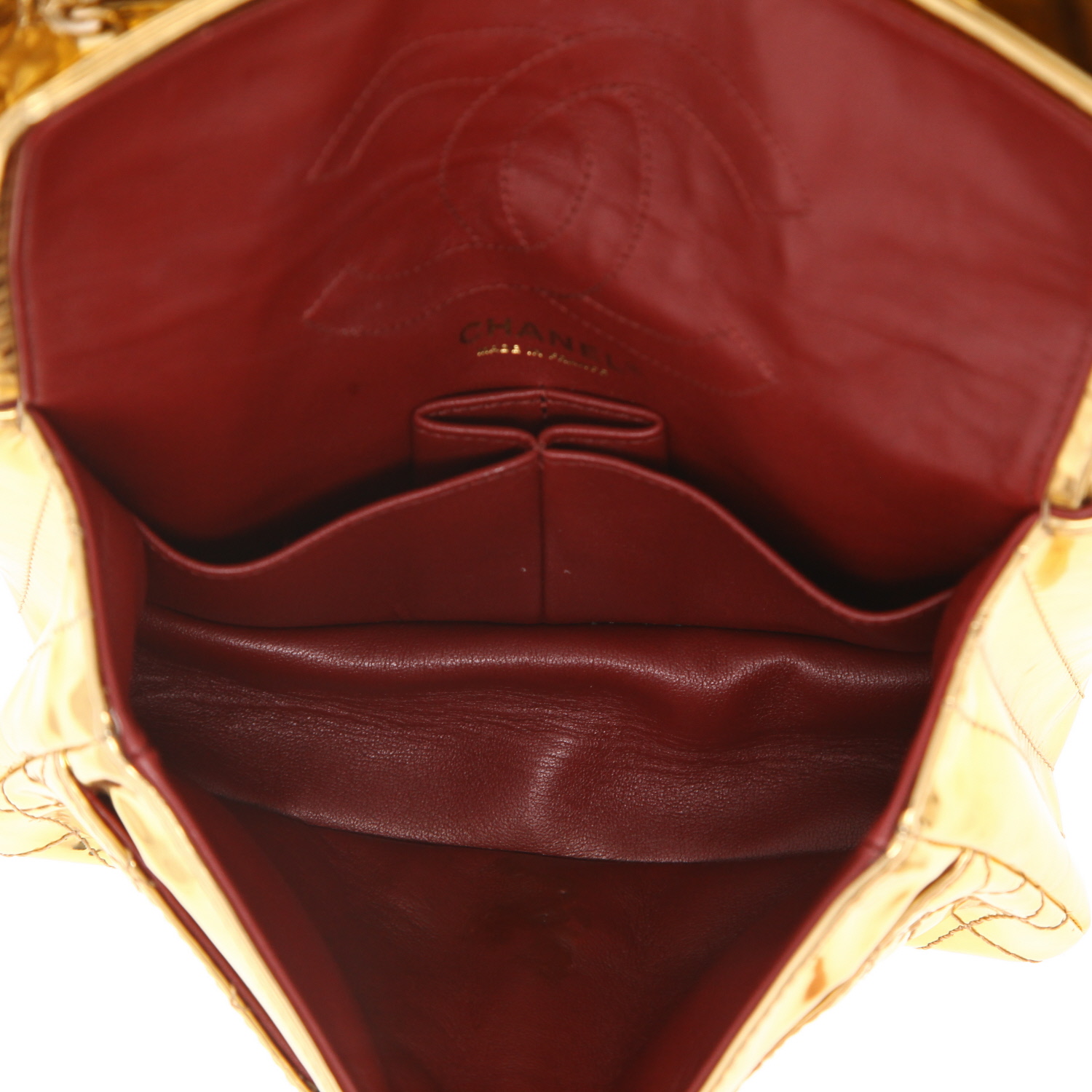 Chanel 2.55 handbag in gold quilted patent leather - Detail D3