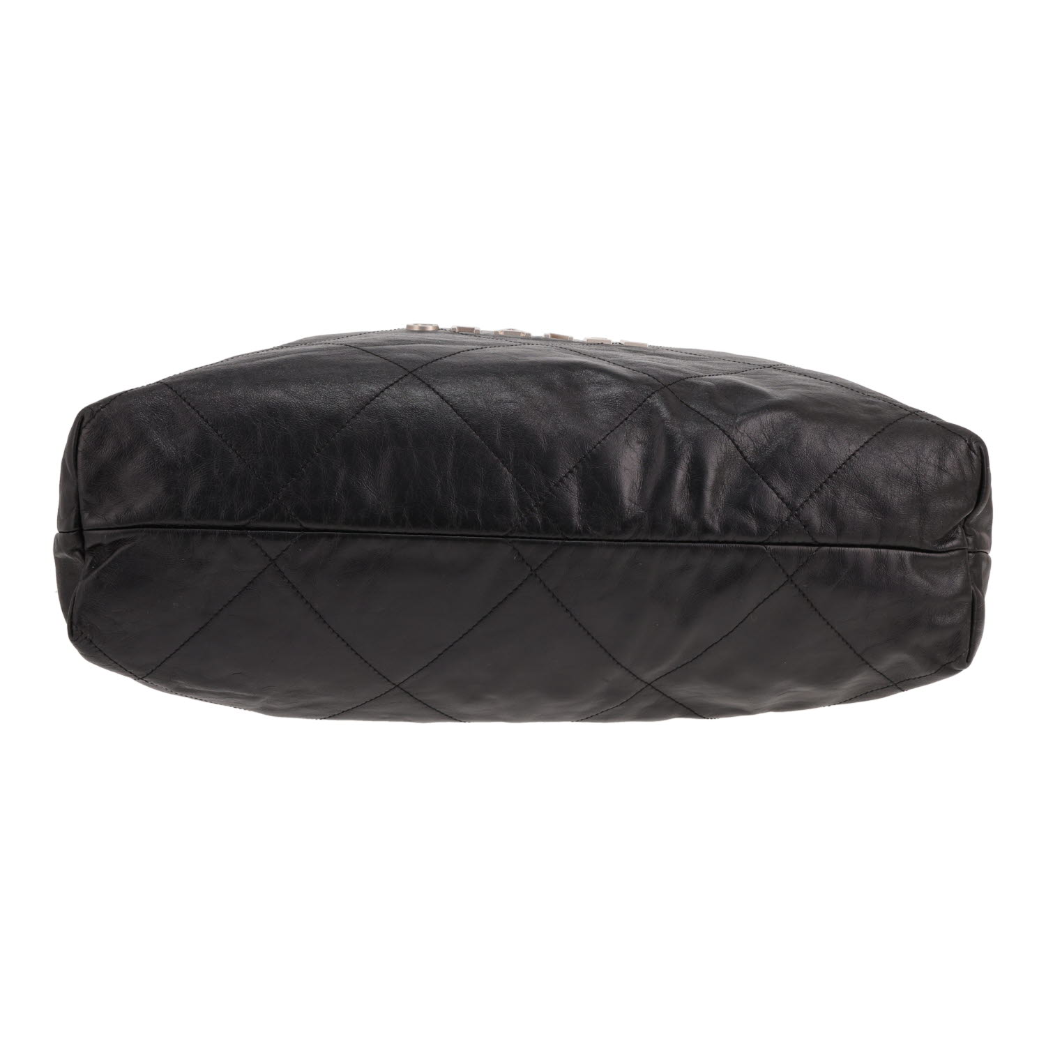 Sac à main Chanel  22 en cuir matelassé noir - Detail D1